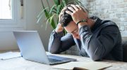 Prevenir el tecnoestrés en el trabajo: formación y consulta anticipada son clave.